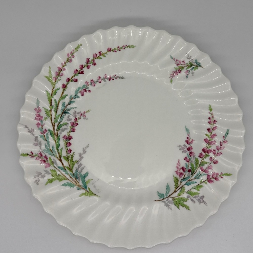 Royal Doulton Bell Heather H4828 Bone China Dinner Plate Scalloped Swirl 10.5"